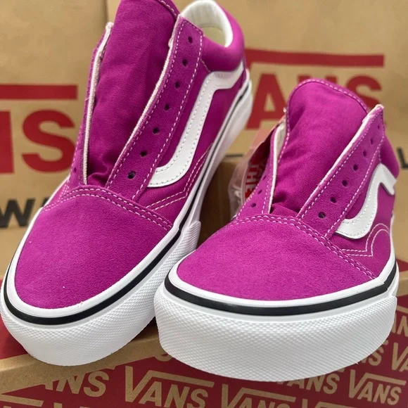 Vans Men’s Old Skool
Fuchsia Red/True White Sneakers 
VN0A5KRF8ZV - Picture 8 of 16